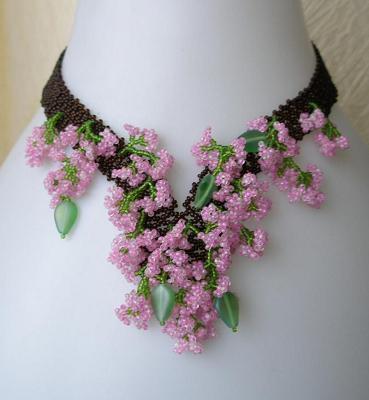 Το beaded necklace είναι μια εξαιρετική διακόσμηση, που δημιουργείται από τα χέρια σας